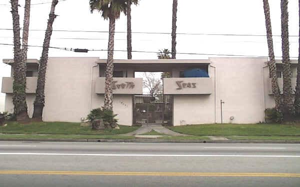 The South Seas in Reseda, CA - Foto de edificio - Building Photo