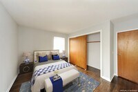 943 Waukegan Rd photo'