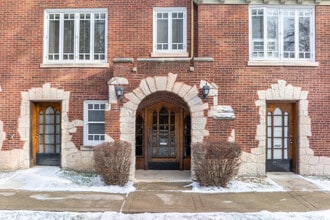 Park Gables Apartment Homes in Chicago, IL - Building Photo - Building Photo