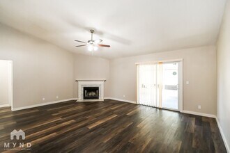 100 Autumn Springs Ct W in Jacksonville, FL - Building Photo - Building Photo