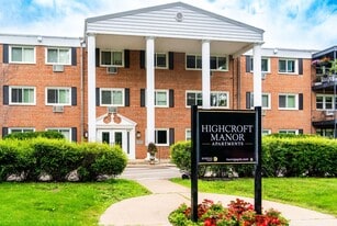 Highcroft Manor Apartments Located in Wayzata, MN in Wayzata, MN - Building Photo
