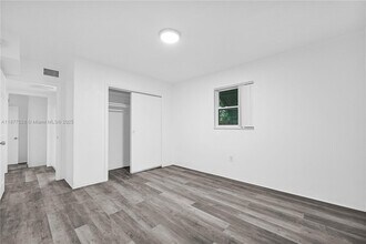 2435 Plunkett St in Hollywood, FL - Building Photo - Building Photo
