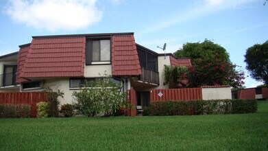 3845 Victoria Dr in West Palm Beach, FL - Building Photo - Building Photo