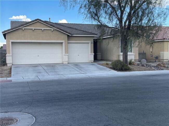 5832 Vista Luna St in North Las Vegas, NV - Building Photo - Building Photo