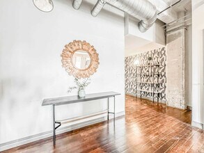 555 Evergreen St in Dallas, TX - Building Photo - Building Photo