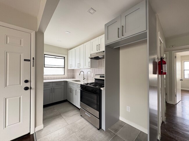 42 Bragaw Ave, Unit 2