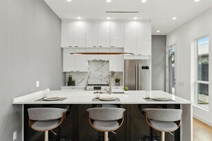 2724 Hondo Ave in Dallas, TX - Building Photo
