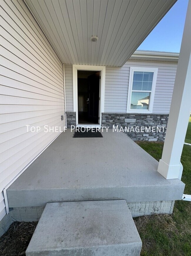 1120 Northview Dr in Waukee, IA - Foto de edificio - Building Photo