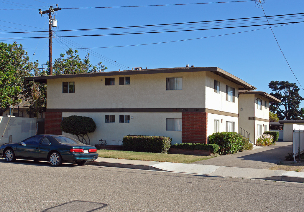 236-238 E Pearl St in Port Hueneme, CA - Foto de edificio