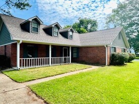 322 W Franklin St in Tupelo, MS - Building Photo