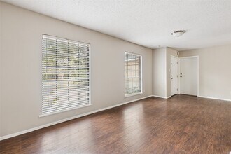 324 Olive St in Huntsville, TX - Building Photo - Building Photo