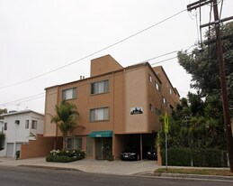 11865 Rochester Ave in Los Angeles, CA - Building Photo