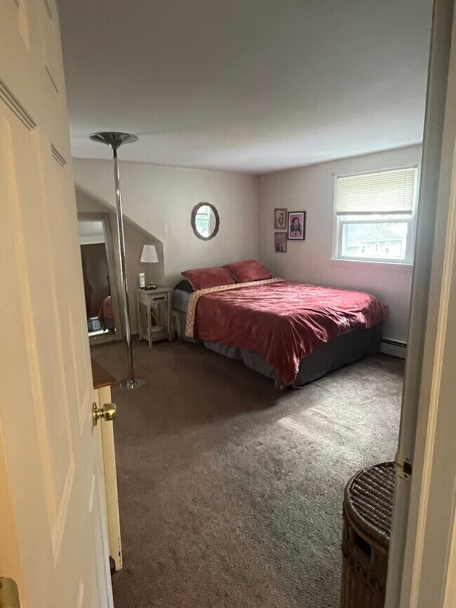 160 Peconic Ave Rentals in West Babylon, NY