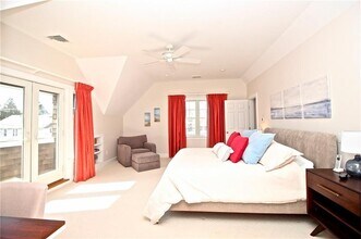 190 Coggeshall Ave, Unit 1A in Newport, RI - Building Photo - Building Photo