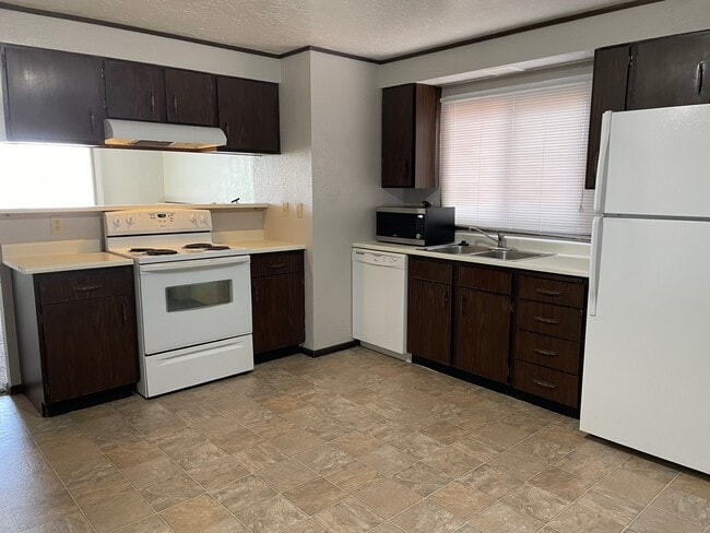 704 Miller Ct, Unit C in Rawlins, WY - Building Photo - Building Photo