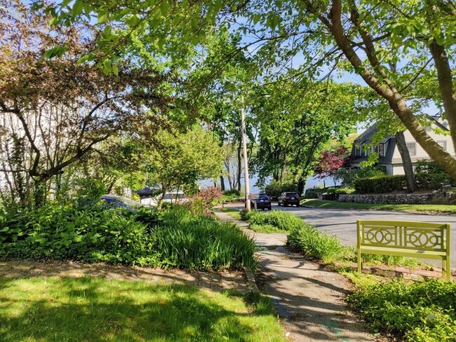32 Hopkins Rd in Arlington, MA - Building Photo - Building Photo