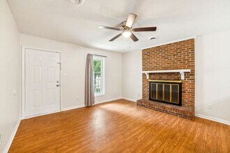 210 Stillwood Dr in Jacksonville, NC - Building Photo - Building Photo