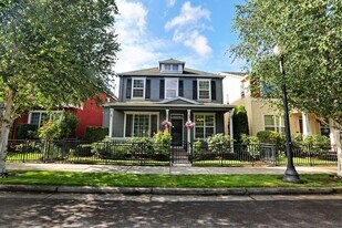 6262 NE Chestnut St in Hillsboro, OR - Building Photo