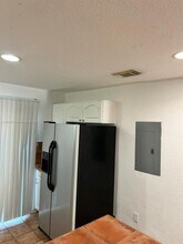 5725 NW 109th Ave in Doral, FL - Building Photo - Building Photo