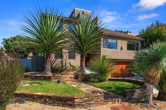 13613 Mar Scenic Dr in Del Mar, CA - Foto de edificio - Building Photo