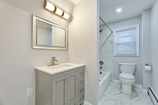 136 Chestnut St, Unit 2 in Garfield, NJ - Building Photo - Building Photo