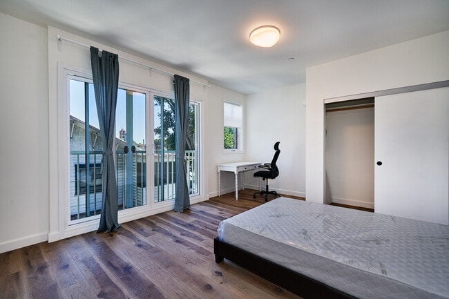 2600 S Catalina St in Los Angeles, CA - Building Photo - Building Photo