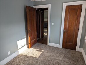 663 W 7th St, Unit Upstairs in Erie, PA - Building Photo - Building Photo