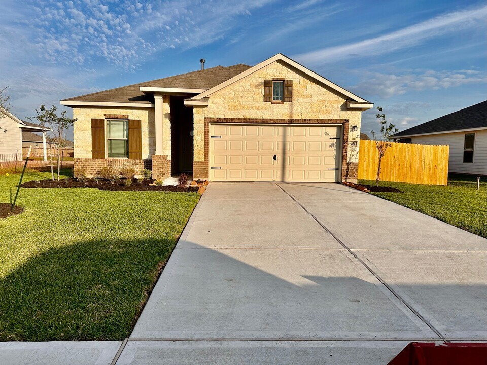 507 Turtle Dove Dr in Sealy, TX - Building Photo