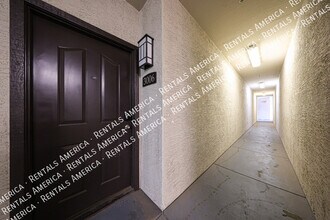 5302 E Van Buren St in Phoenix, AZ - Foto de edificio - Building Photo