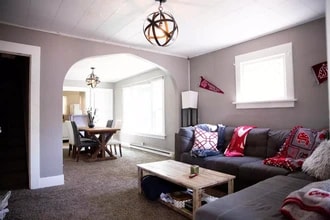 910 NE C St in Pullman, WA - Foto de edificio - Building Photo