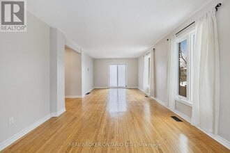 246 East St in East Gwillimbury, ON - Building Photo - Building Photo