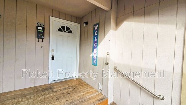 613 Wilbert Ave in Bremerton, WA - Building Photo - Building Photo