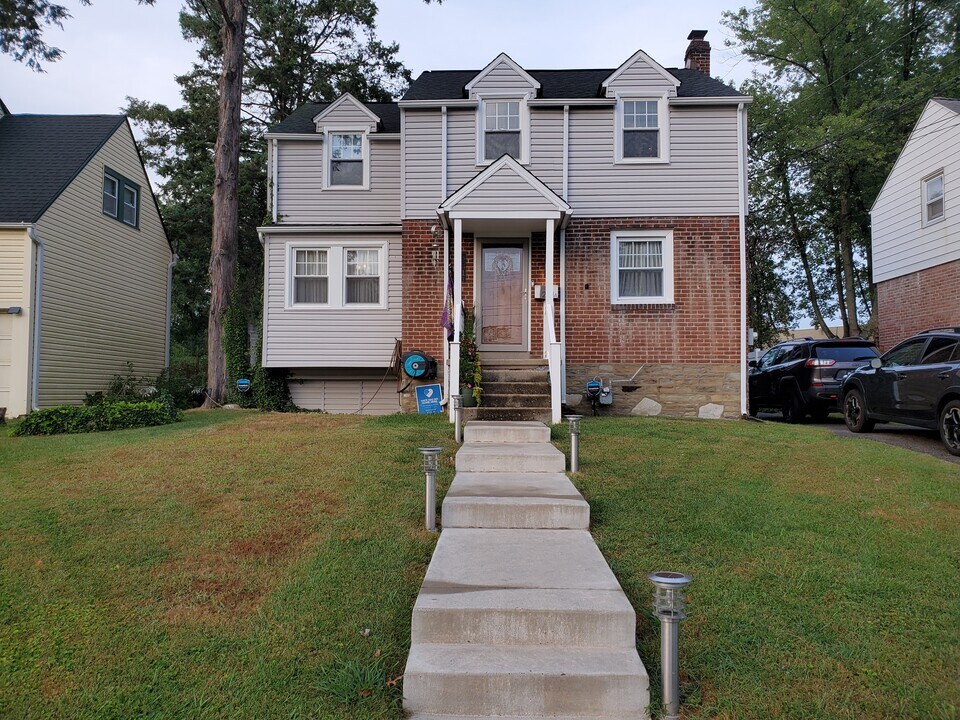 2411 Patane Ave, Unit A in Roslyn, PA - Foto de edificio