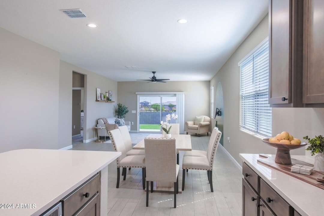 10619 S 54th Dr in Phoenix, AZ - Building Photo