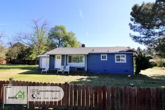 5481 Elm Ln in Redding, CA - Building Photo - Building Photo