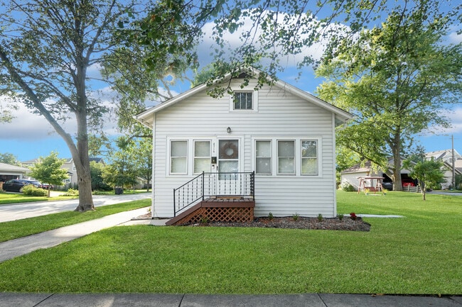 property at 4716 Douglas Rd