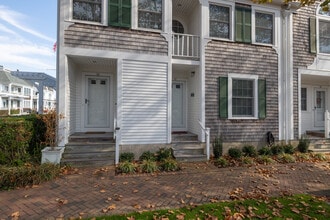 Stirling Cove in Greenport, NY - Building Photo - Building Photo