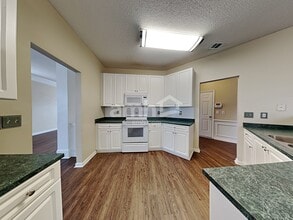 145 Sandy Ln in Greenville, SC - Foto de edificio - Building Photo