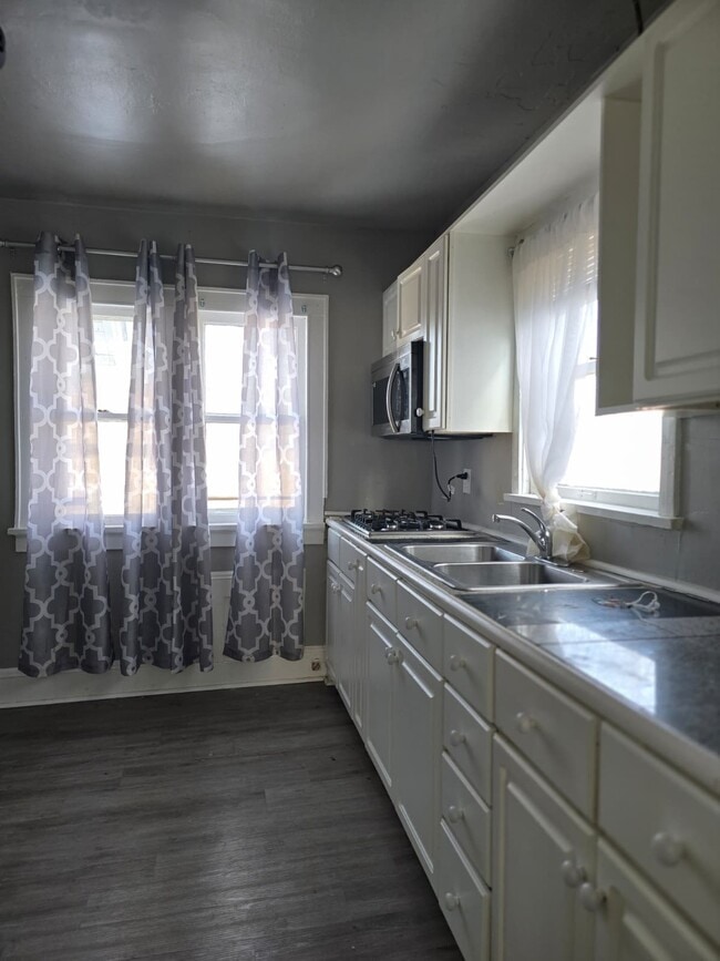 2470 N 52nd St in Milwaukee, WI - Building Photo - Building Photo