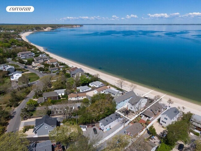 23 Oakhurst Rd in Hampton Bays, NY - Building Photo - Building Photo