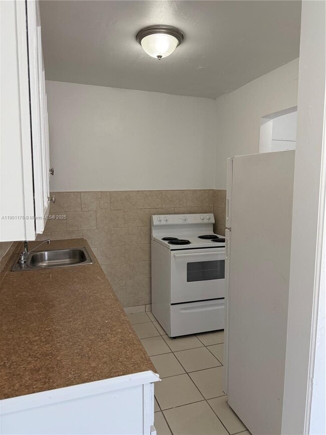 1001 NW 45th Ave in Miami, FL - Building Photo - Building Photo