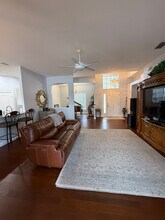 6817 Regents Village Way in Apollo Beach, FL - Building Photo - Building Photo