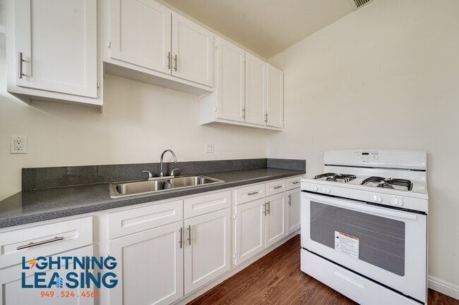 1058 Normandie Ave in Los Angeles, CA - Building Photo - Building Photo