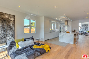 947 4th St, Unit C in Santa Monica, CA - Foto de edificio - Building Photo