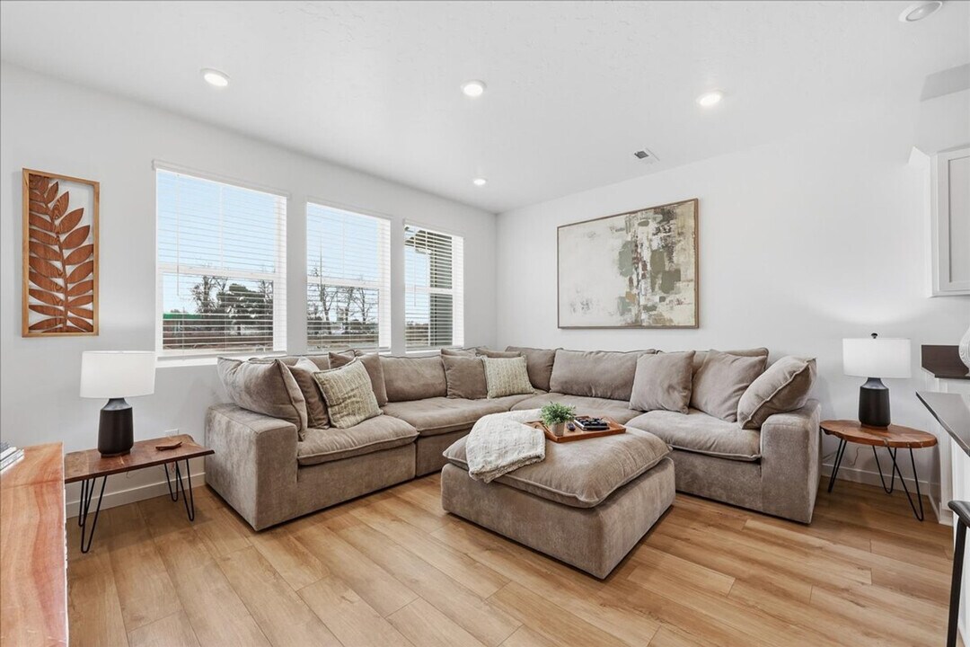 4226 W Perspective St in Eagle, ID - Building Photo