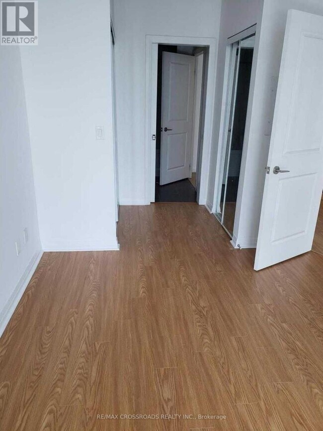 55 Eglinton Ave W in Mississauga, ON - Building Photo - Building Photo