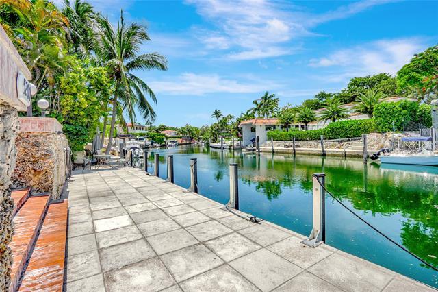 5200 Riviera Dr in Coral Gables, FL - Building Photo - Building Photo