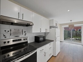 2623 King St E in Hamilton, ON - Building Photo - Building Photo