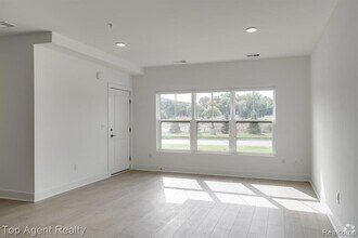 31847 Gabby Ct in New Baltimore, MI - Foto de edificio - Building Photo