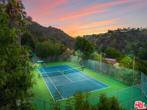 11037 Anzio Rd in Los Angeles, CA - Building Photo - Building Photo